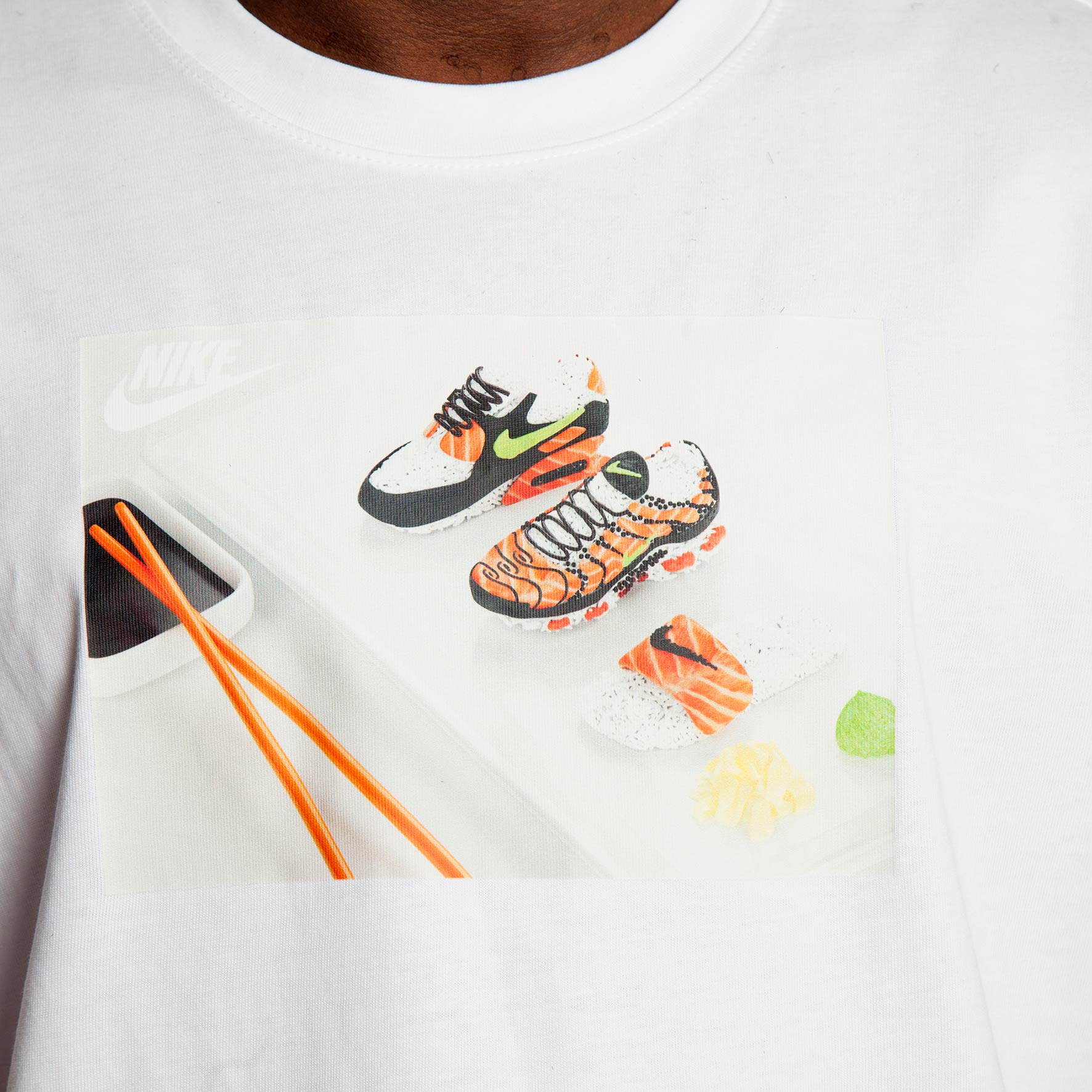 Nike Camiseta Shoeshi - DD1326-100 - Colección Chico