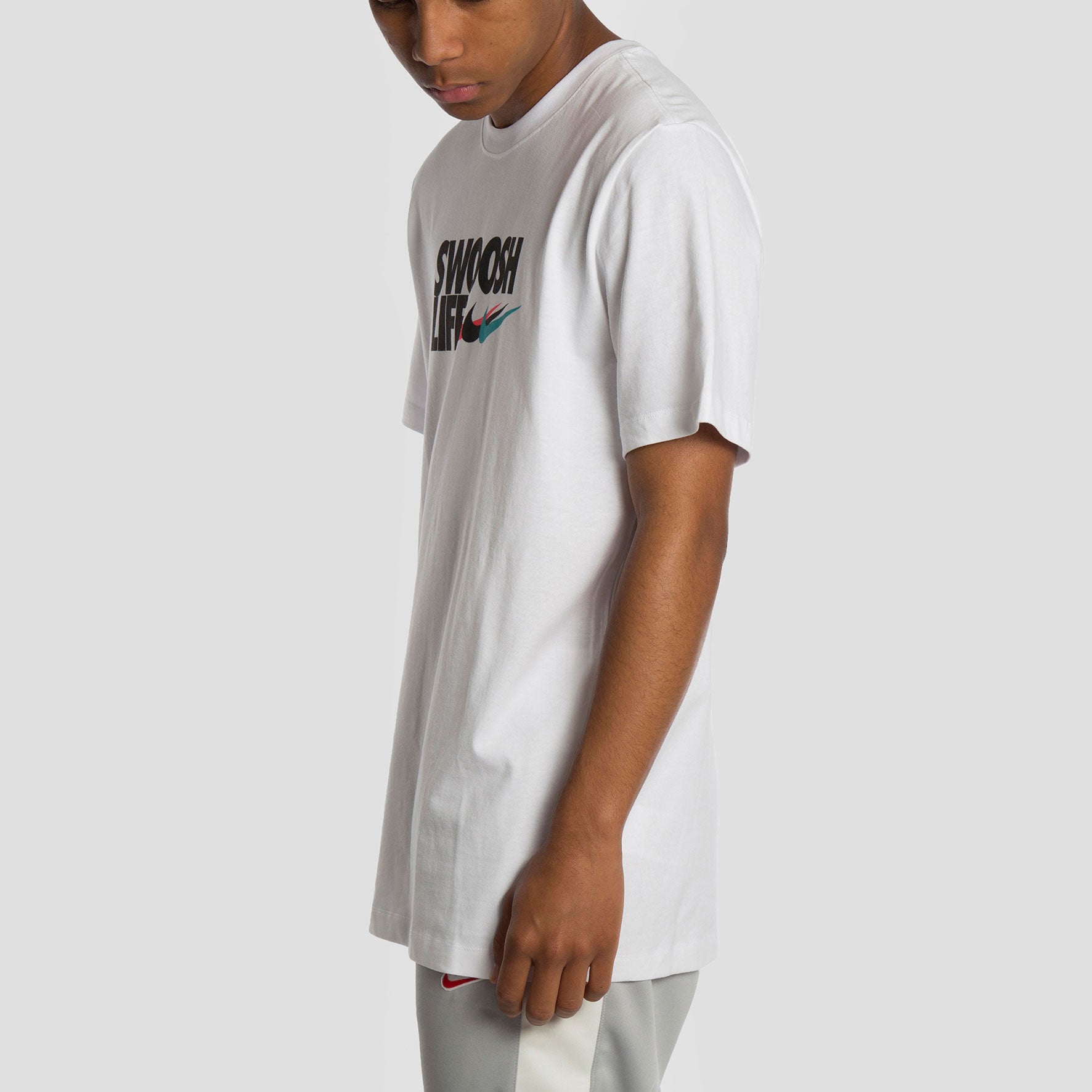 Nike Camiseta Sportswear Swoosh Life - CU0087-100 - Colección Chico