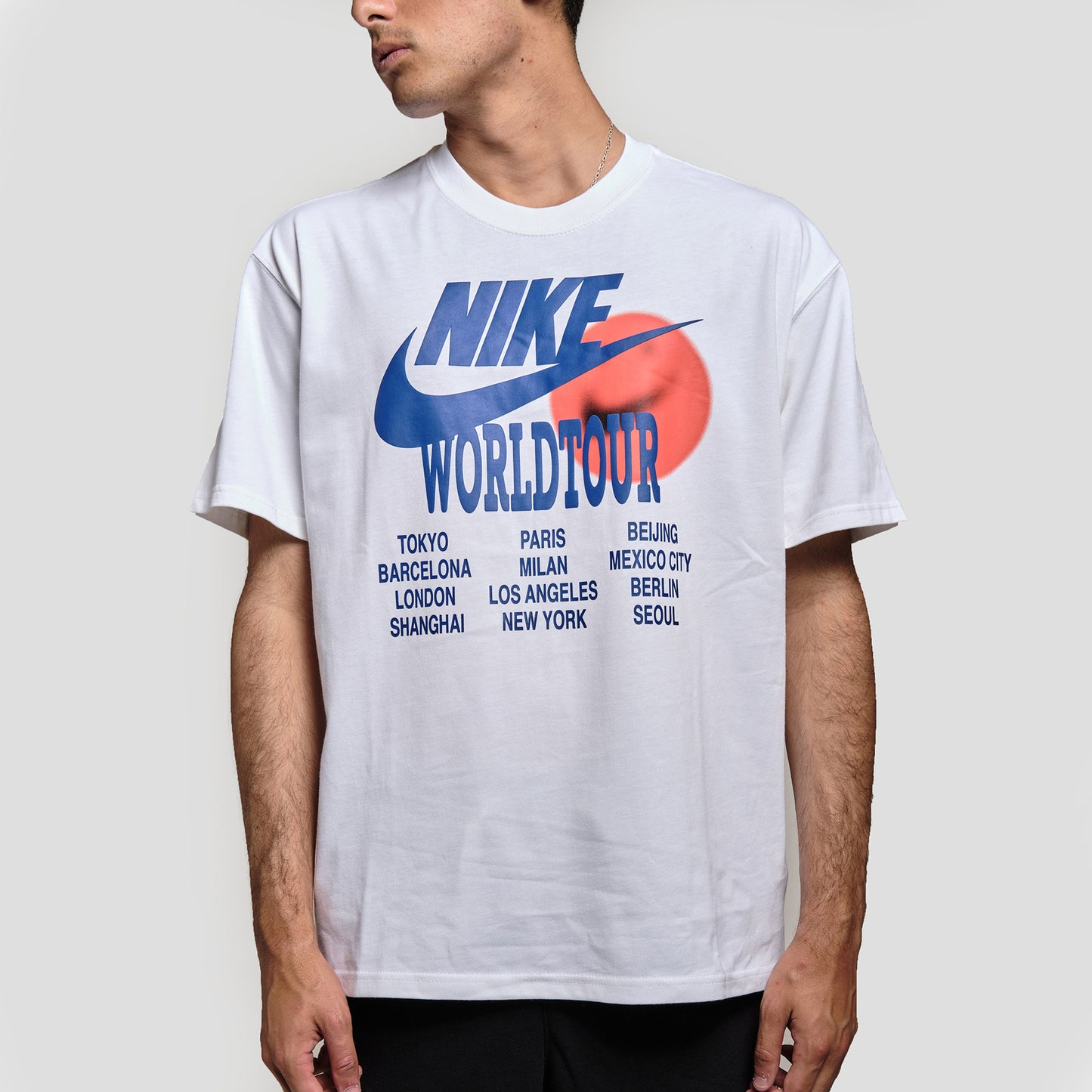 Nike Camiseta Sportswear World Tour - DA0937-100 - Colección Chico