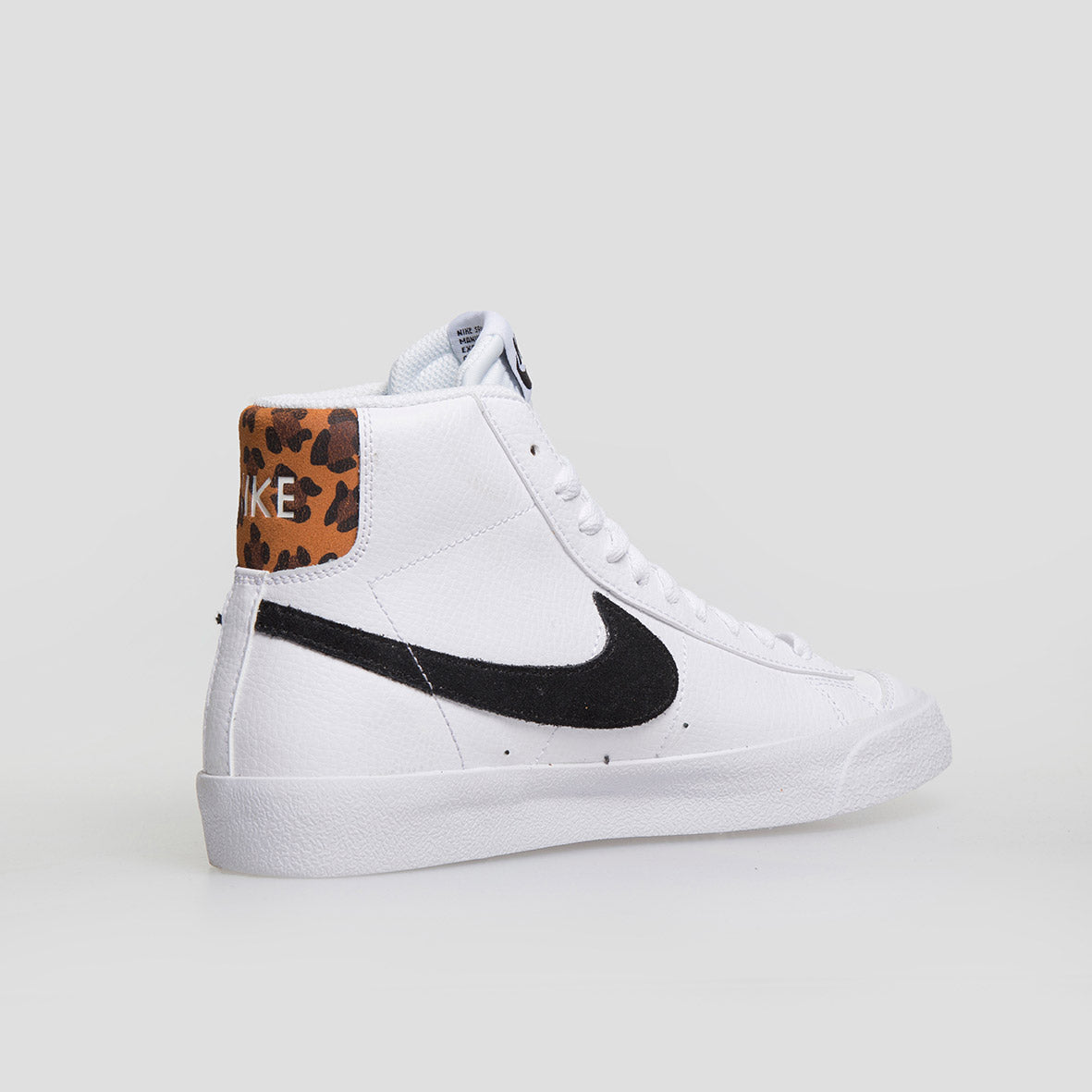 Nike Zapatilla Blazer Mid`77 - DJ4603-100 - Colección Chica