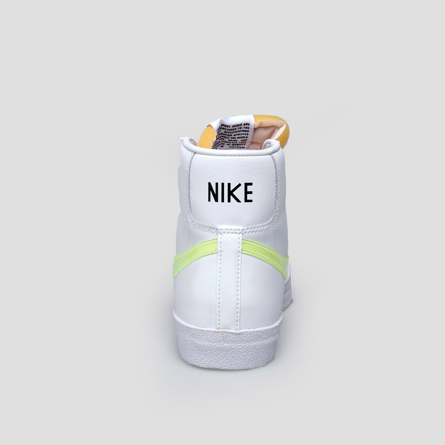 Nike Zapatilla Blazer Mid`77 Ess - DJ3050-100 - Colección Unisex