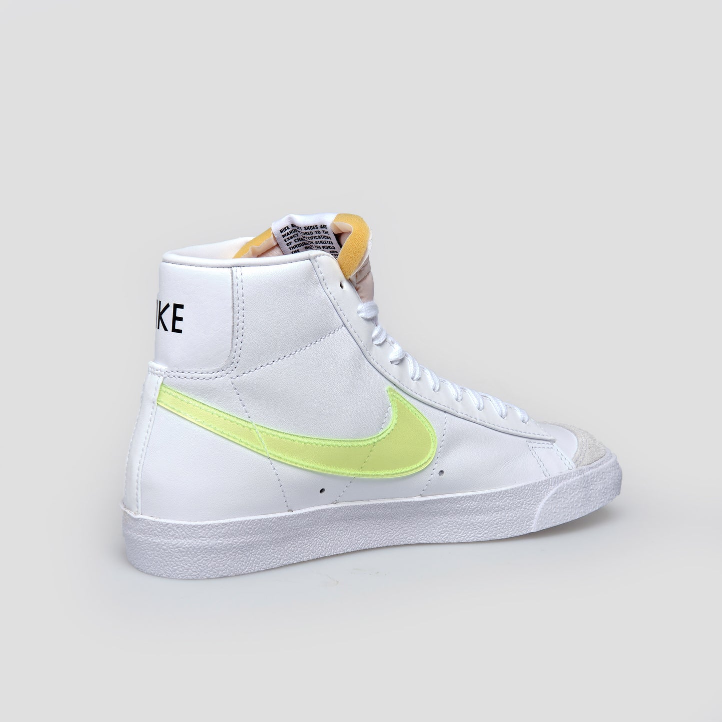 Nike Zapatilla Blazer Mid`77 Ess - DJ3050-100 - Colección Unisex