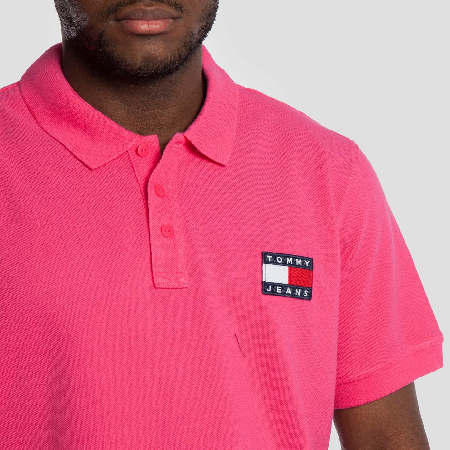 Tommy Jeans Polo Badge - DM0DM10327-T1K - Colección Chico